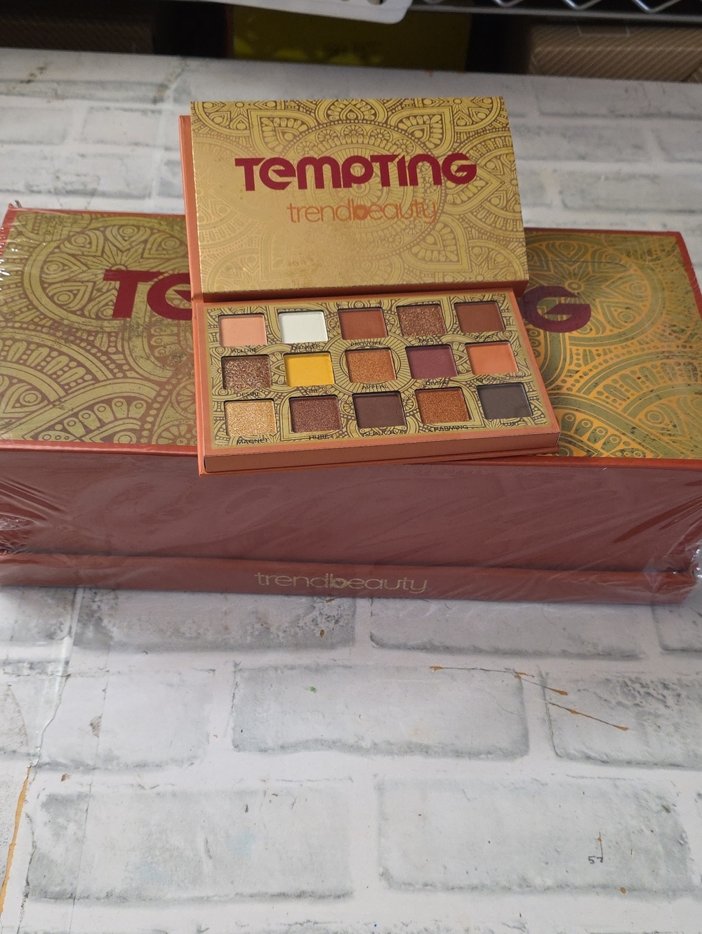 Tempting Trendbeauty Warm Eyeshadow Palette - Golden Brown & Orange Tones